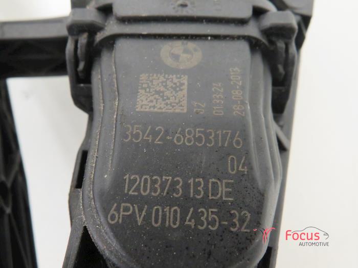Gaspedalposition Sensor van een BMW 1 serie (F21) 114i 1.6 16V 2013