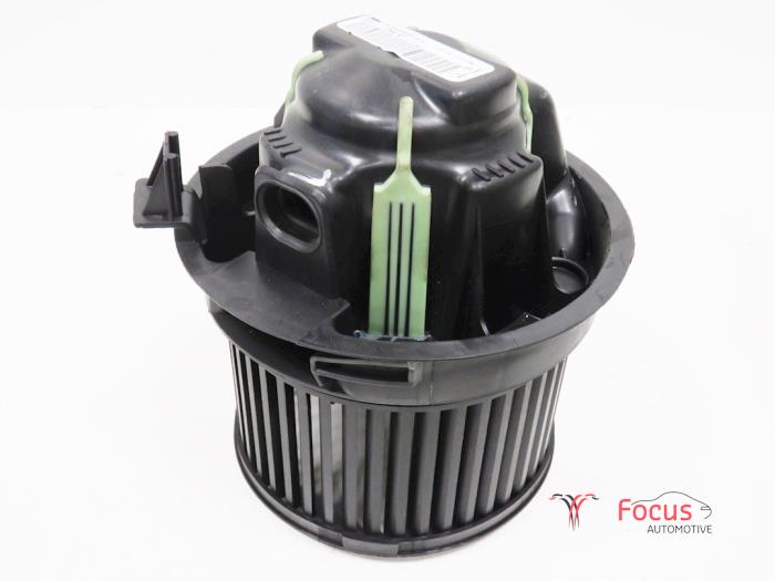 Heating and ventilation fan motor from a Peugeot 207 SW (WE/WU) 1.6 HDi 2013