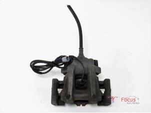Used Rear brake calliper, right BMW 1 serie (F20) 116d 1.5 12V TwinPower Price € 30,00 Margin scheme offered by Focus Automotive