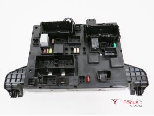 Używane Skrzynka bezpieczników Opel Astra J Sports Tourer (PD8/PE8/PF8) 1.3 CDTI 16V ecoFlex Cena € 40,00 Procedura marży oferowane przez Focus Automotive