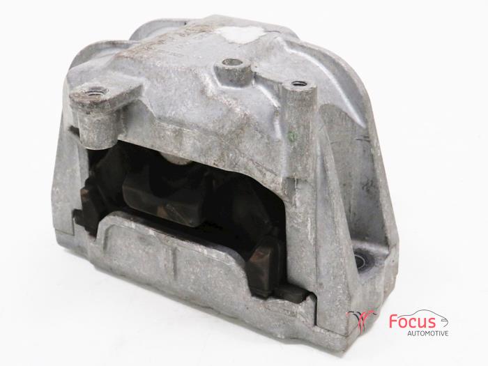 Engine mount from a Volkswagen Eos (1F7/F8) 2.0 TDI DPF 2007