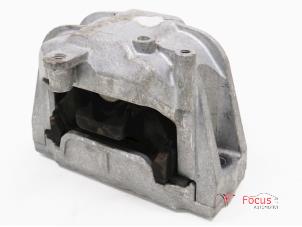 Used Engine mount Volkswagen Eos (1F7/F8) 2.0 TDI DPF Price € 21,00 Margin scheme offered by Focus Automotive