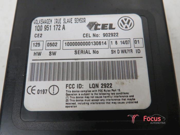 Alarm sensor from a Volkswagen Eos (1F7/F8) 2.0 TDI DPF 2007