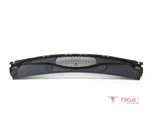 Used Cowl top grille Peugeot Partner Tepee (7A/B/C/D/E/F/G/J/P/S) 1.6 HDI 75 Price € 20,00 Margin scheme offered by Focus Automotive