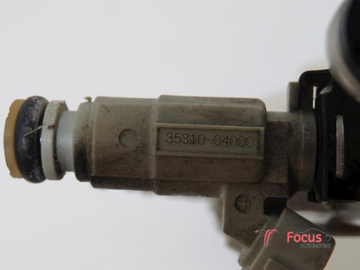 Fuel injector nozzle from a Kia Picanto (TA) 1.2 16V 2015