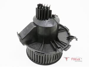 Usados Motor de ventilador de calefactor Opel Zafira (M75) 1.9 CDTI Precio € 25,00 Norma de margen ofrecido por Focus Automotive