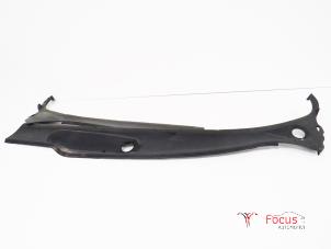 Used Cowl top grille Peugeot 206+ (2L/M) 1.1 XR,XS Price € 30,00 Margin scheme offered by Focus Automotive