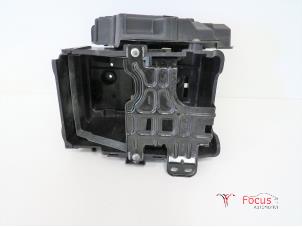 Usados Caja de batería Ford Fiesta 6 (JA8) 1.6 TDCi 16V 95 Precio € 15,00 Norma de margen ofrecido por Focus Automotive