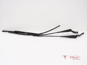 Used Front wiper arm Opel Corsa E 1.2 16V Price € 30,00 Margin scheme offered by Focus Automotive