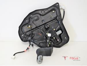 Używane Mechanizm szyby lewej tylnej wersja 4-drzwiowa Mazda 2 (DJ/DL) 1.5 SkyActiv-G 115 Cena € 40,00 Procedura marży oferowane przez Focus Automotive