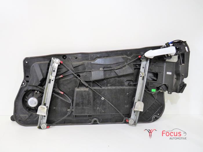Mechanizm szyby prawej przedniej wersja 2-drzwiowa z Ford Fiesta 6 (JA8) 1.6 TDCi 16V 95 2011