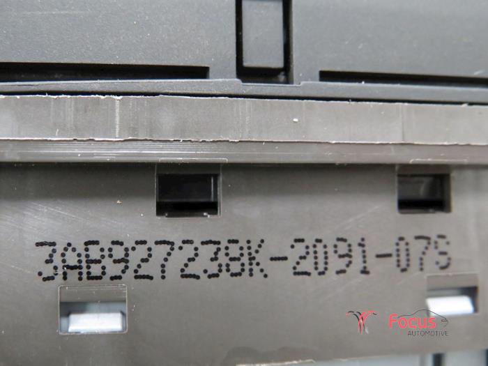 Commutateur PDC d'un Volkswagen Passat Variant (365) 1.4 TSI 16V 2011