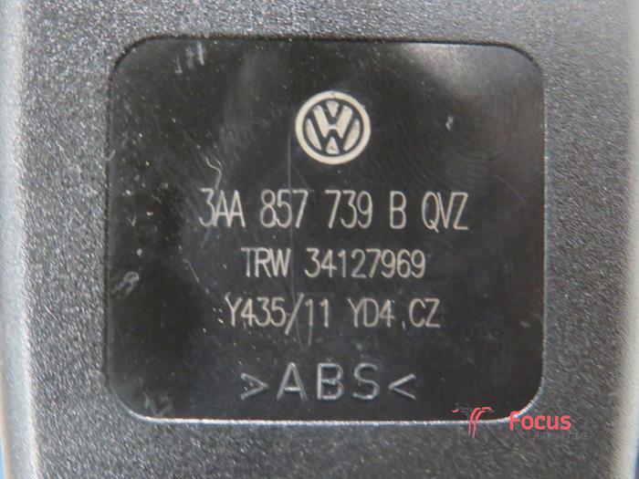 Wtyk pasa bezpieczenstwa lewy tyl z Volkswagen Passat Variant (365) 1.4 TSI 16V 2011