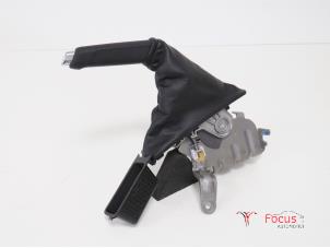 Usados Mecanismo de freno de mano Ford Fiesta 7 1.1 Ti-VCT 12V 85 Precio € 50,00 Norma de margen ofrecido por Focus Automotive