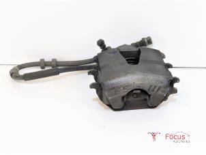 Used Front brake calliper, right Audi A1 (8X1/8XK) 1.6 TDI 16V Price € 25,00 Margin scheme offered by Focus Automotive