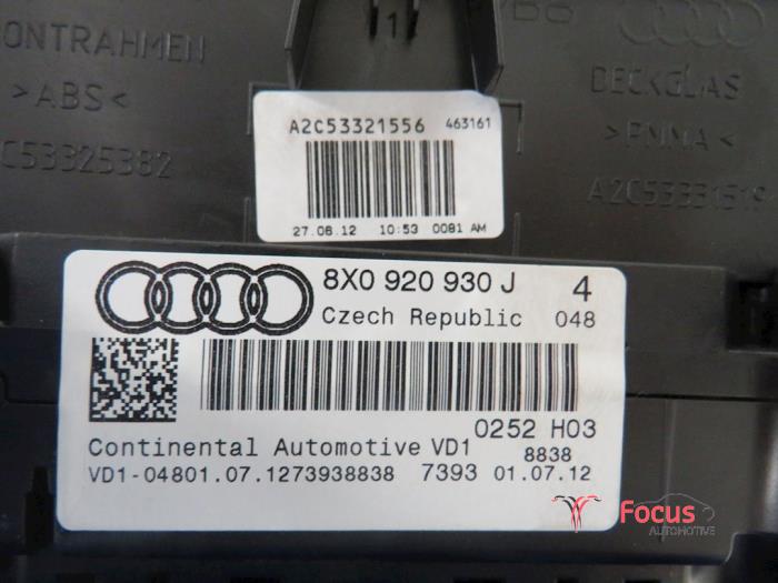 Cerradura de contacto y ordenador de un Audi A1 (8X1/8XK) 1.6 TDI 16V 2012