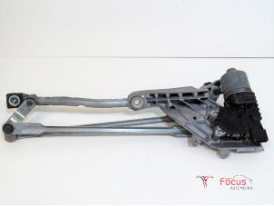 Usados Mecanismo y motor de limpiaparabrisas Ford Fiesta 6 (JA8) 1.0 SCI 12V 80 Precio € 4,99 Norma de margen ofrecido por Focus Automotive
