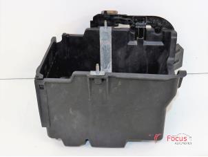 Usados Caja de batería Ford Fiesta 6 (JA8) 1.0 SCI 12V 80 Precio € 15,00 Norma de margen ofrecido por Focus Automotive