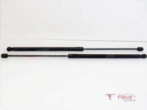 Used Set of bonnet gas struts Mercedes C (W204) 2.2 C-200 CDI 16V Price € 25,00 Margin scheme offered by Focus Automotive
