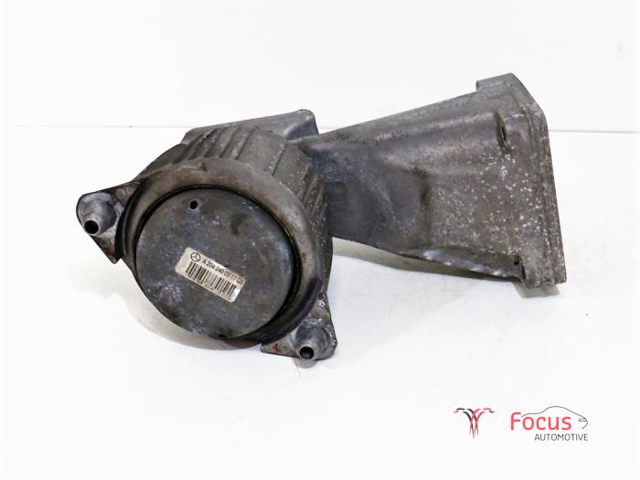 Usagé Support moteur Mercedes C (W204) 2.2 C-200 CDI 16V Prix € 30,00 Règlement à la marge proposé par Focus Automotive
