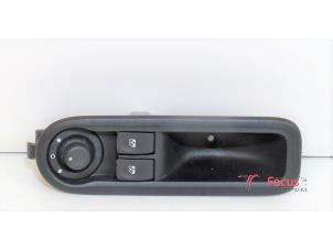 Used Multi-functional window switch Renault Twingo II (CN) 1.2 16V Price € 24,95 Margin scheme offered by Focus Automotive