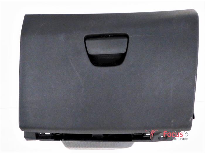 Begagnade Handskfack Peugeot 208 I (CA/CC/CK/CL) 1.2 Vti 12V PureTech 82 Pris € 19,95 Marginaltabell erbjuds av Focus Automotive