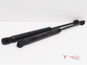 Used Set of tailgate gas struts Kia Picanto (TA) 1.2 16V Price € 25,00 Margin scheme offered by Focus Automotive