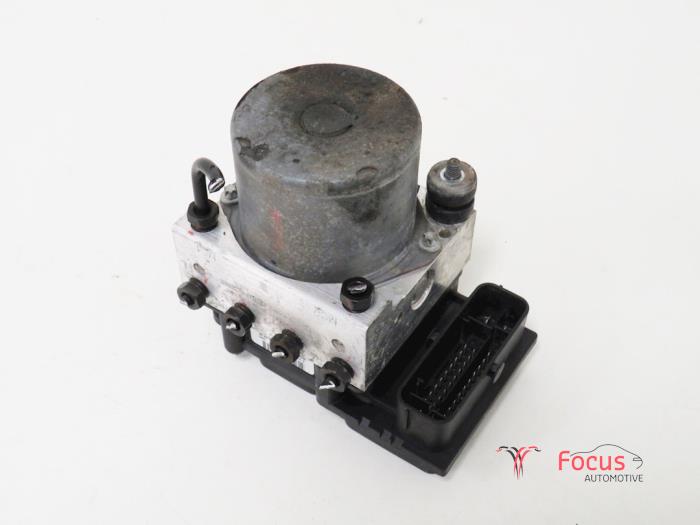 Begagnade ABS-pump Kia Cee'd (EDB5) 1.4 CVVT 16V Pris € 75,00 Marginaltabell erbjuds av Focus Automotive