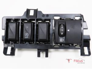 Used AIH headlight switch Renault Twingo III (AH) 1.0 SCe 70 12V Price € 15,00 Margin scheme offered by Focus Automotive