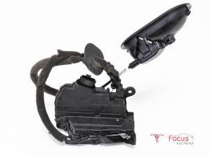 Używane Mechanizm blokady drzwi prawych przednich wersja 4-drzwiowa Renault Twingo III (AH) 1.0 SCe 70 12V Cena € 45,00 Procedura marży oferowane przez Focus Automotive