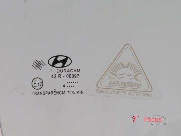Szyba drzwi prawych przednich wersja 4-drzwiowa z Hyundai i10 (B5) 1.0 12V 2015