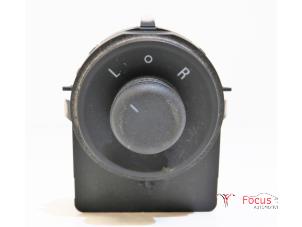 Używane Przelacznik lusterka Opel Adam 1.2 16V Cena € 10,00 Procedura marży oferowane przez Focus Automotive