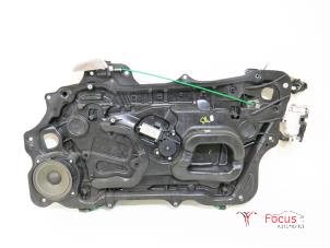 Używane Mechanizm szyby prawej przedniej wersja 2-drzwiowa Lancia Ypsilon (843) 1.2 Cena € 50,00 Procedura marży oferowane przez Focus Automotive