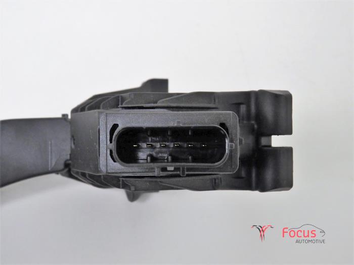 Used Volkswagen Golf VII (AUA) 1.0 TSI 12V Throttle pedal position