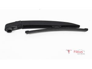 Used Rear wiper arm Renault Clio IV (5R) 0.9 Energy TCE 90 12V Price € 15,00 Margin scheme offered by Focus Automotive