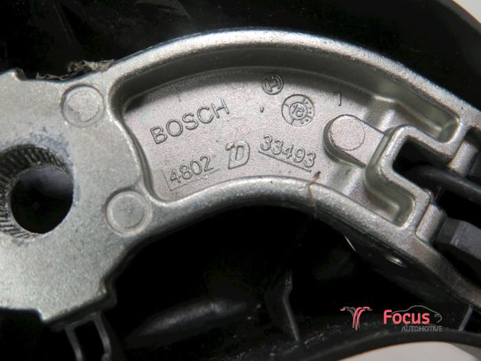 Brazo de limpiaparabrisas detrás de un Ford Focus 3 1.0 Ti-VCT EcoBoost 12V 100 2016