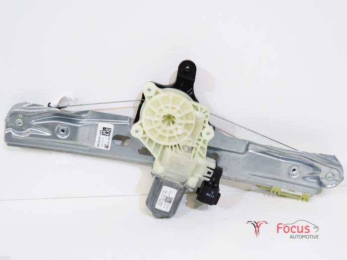 Mechanizm szyby lewej tylnej wersja 4-drzwiowa z Ford Focus 3 1.0 Ti-VCT EcoBoost 12V 100 2016