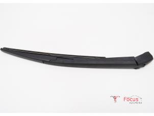 Usagé Bras essuie-glace arrière Mazda 6 SportBreak (GJ/GH/GL) Prix € 20,00 Règlement à la marge proposé par Focus Automotive