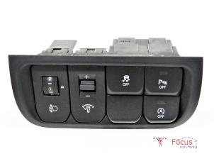 Usados Interruptor faro lhv Kia Rio III (UB) 1.1 CRDi VGT 12V Precio € 9,95 Norma de margen ofrecido por Focus Automotive