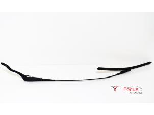 Used Front wiper arm Opel Corsa E 1.4 16V Price € 15,00 Margin scheme offered by Focus Automotive