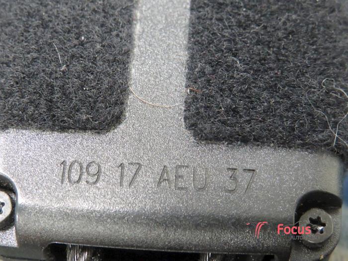 Front seatbelt buckle, left from a Citroën C3 (SX/SW)  2017