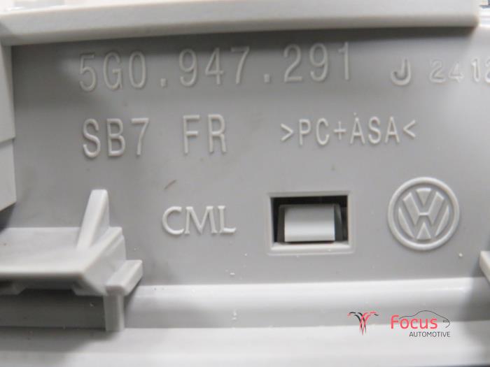 Interior lighting, rear from a Volkswagen Golf VII (AUA) 1.6 TDI 16V 2014