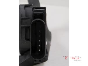 Gaspedalposition Sensor van een Ford Fiesta 6 (JA8) 1.0 EcoBoost 12V 100 Van 2017