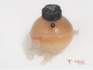 Used Expansion vessel Peugeot 5008 I (0A/0E) 1.6 HDiF 16V Price € 4,95 Margin scheme offered by Focus Automotive