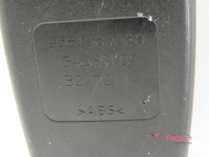 Front seatbelt buckle, right from a Peugeot 5008 I (0A/0E) 1.6 HDiF 16V 2011
