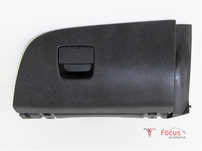 Begagnade Handskfack Opel Corsa E 1.2 16V Pris € 14,95 Marginaltabell erbjuds av Focus Automotive