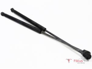Used Set of tailgate gas struts Mini Mini (R56) 1.6 16V One Price € 20,00 Margin scheme offered by Focus Automotive