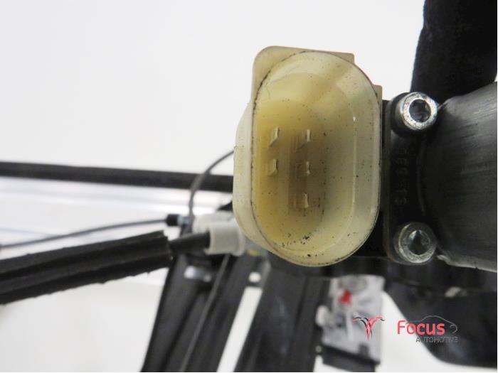 thumbnail image 2 of Genuine MINI Right Side (O/S) Window Lifter Motor For R55 R56 R57 – 6 Pin, 2757044, Used 2 of 3