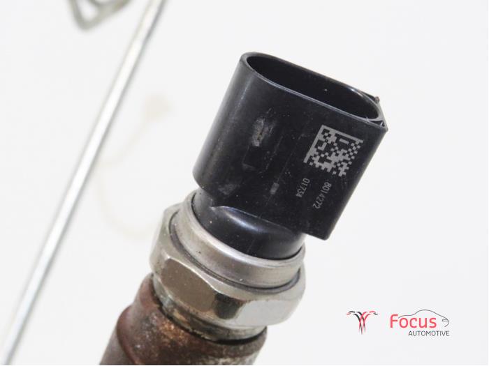 Fuel injector nozzle from a Ford Transit Custom 2.2 TDCi 16V FWD 2015