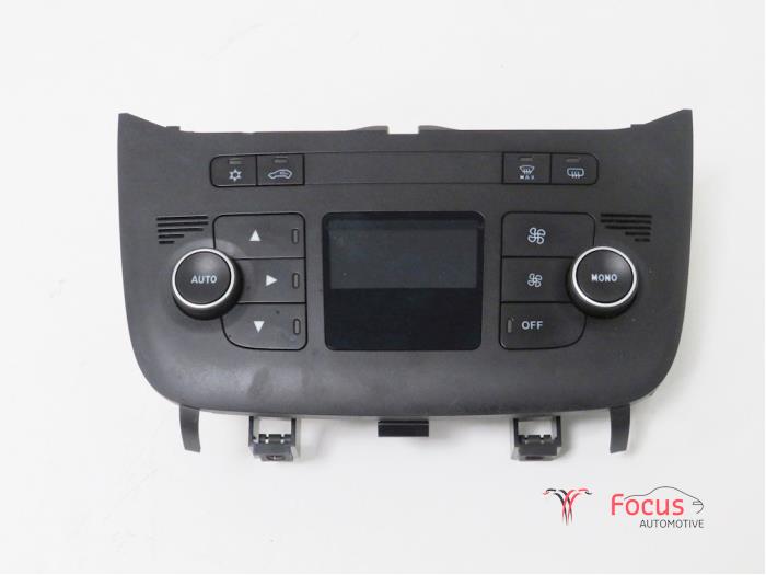 Heater control panel from a Fiat Punto Evo (199) 1.3 JTD Multijet 85 16V Euro 5 2011